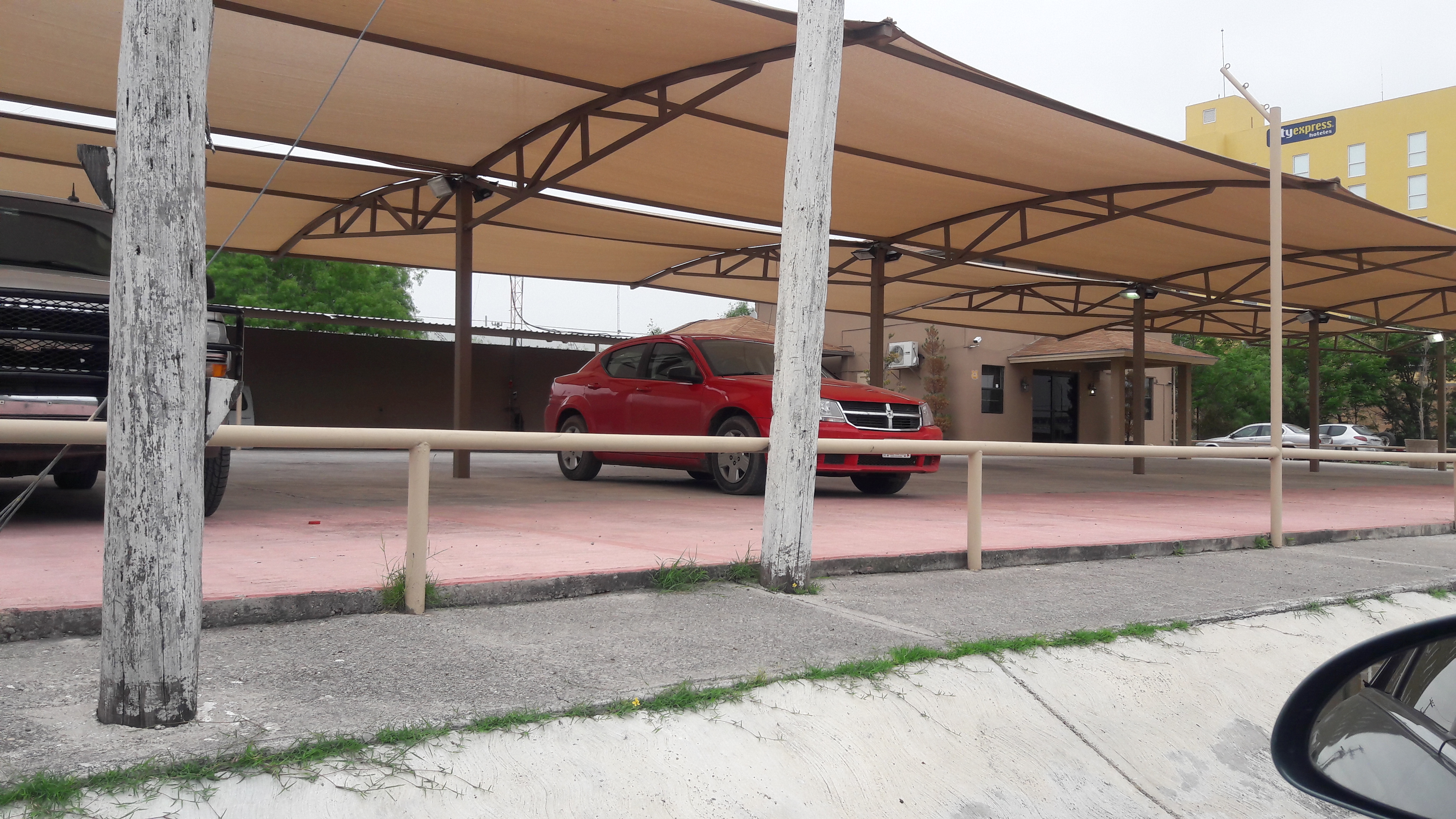 Empiezan a quedarse vacíos los lotes de autos en Piedras Negras La